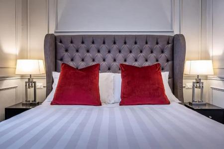 Ungherese Small Luxury - 82