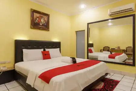RedDoorz Plus near Ancol - 44