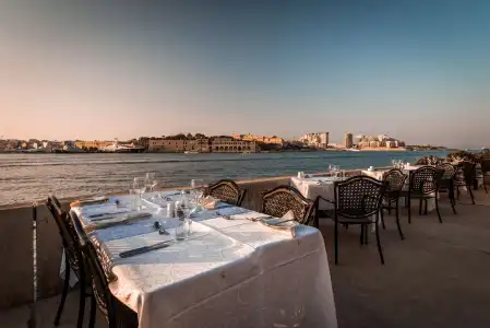 Grand Excelsior - 26