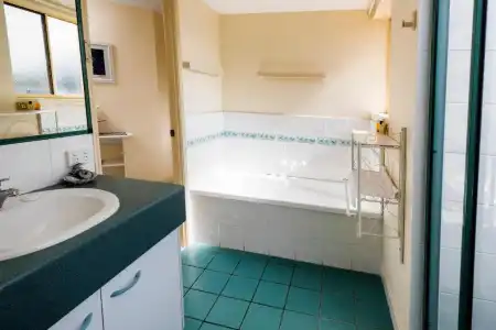 Alexander Beachfront Apartments - 45