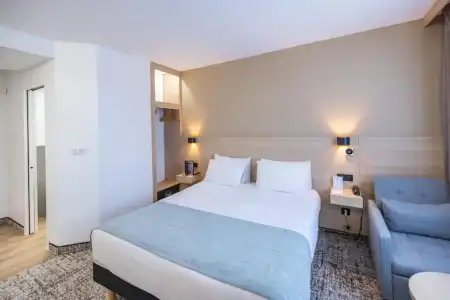 Sure by Best Western Bordeaux Lac - 72
