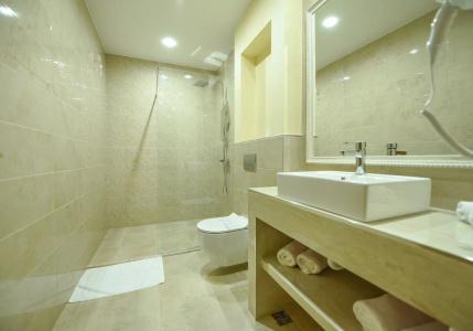 Lazaro - 128