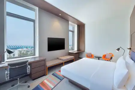Aloft Airport - 6