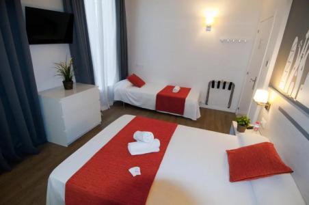 Hostal Live Barcelona - 28