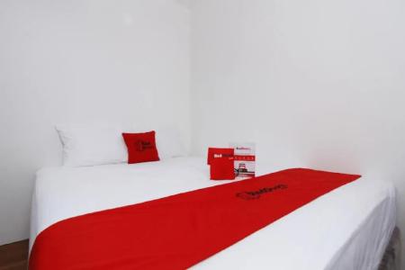 RedDoorz Plus near Plaza Indonesia - 15