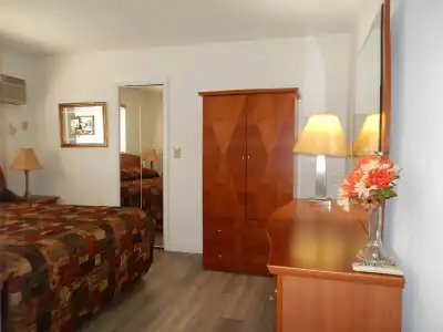 Shell Motel - 106