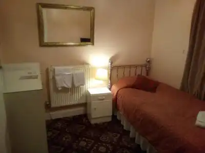 Averon Guest House - 12