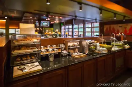 DoubleTree by Hilton Columbus - 10