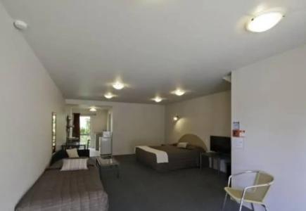 Lake Point Motel - 41