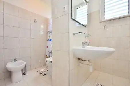 Bretia Apartments - 8