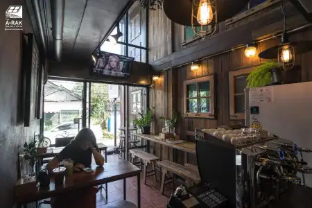 The Arak Bed Bar and Hostel - 12