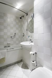 Glasgow Airport Apartments - 9