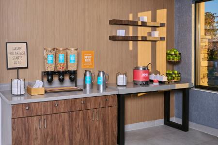 Hampton Inn Anchorage - 23