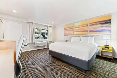 Days Inn by Wyndham San Diego Circle - 5