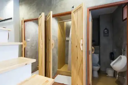 Barn and Bed Hostel - 39