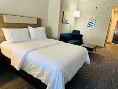 Holiday Inn Express & Suites El Paso West by IHG - 73