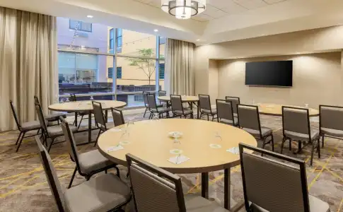 Courtyard by Marriott Pittsburgh Downtown - 24