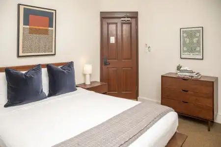 Washington Square Inn - 84