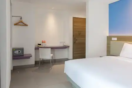 Amaris Slipi - 30
