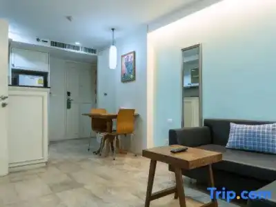 Sabai Sathorn - 200