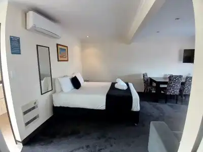 Palm City Motor Inn - 94