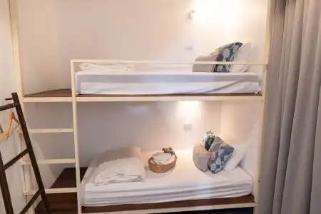 Oon Poshtel - 21
