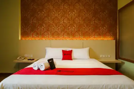 RedDoorz Plus near Ancol - 6