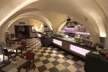 Golden Tulip Central - 72