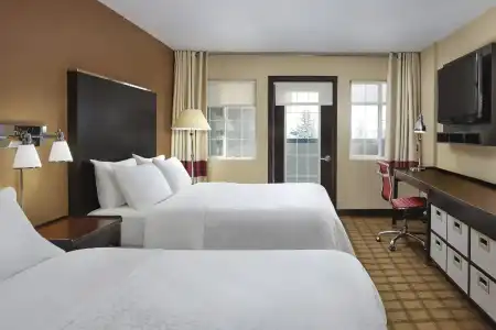 Four Points by Sheraton & Suites Calgary West - 20