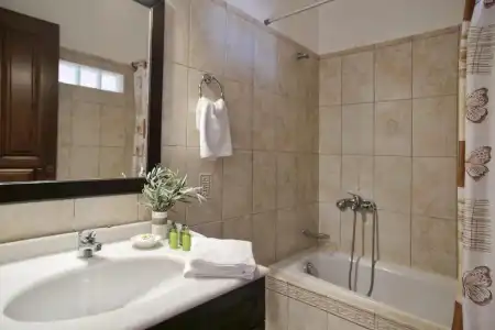 Yalis - 145