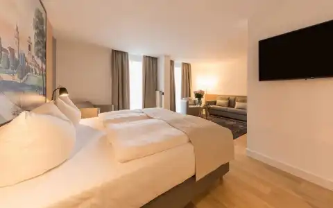 Bayerischer Hof - 86
