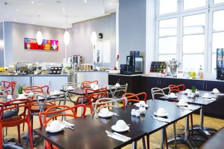 Garner Berlin - Checkpoint Charlie by IHG - 14