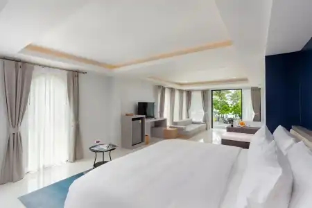 Anona Beachfront Phuket Resort - 1