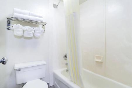 Holiday Inn & Suites RICHMOND - WEST END by IHG - 9