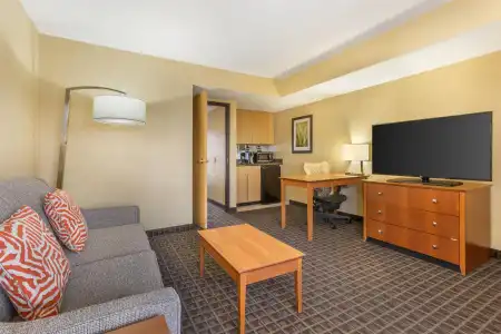 Best Western Plus Scottsdale Thunderbird Suites - 39
