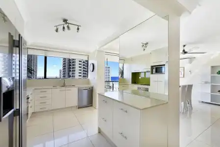 Surfers Century Oceanside Apartments - 222