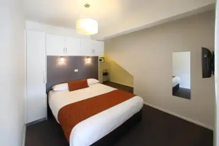 429 Apartments and Suites - 40