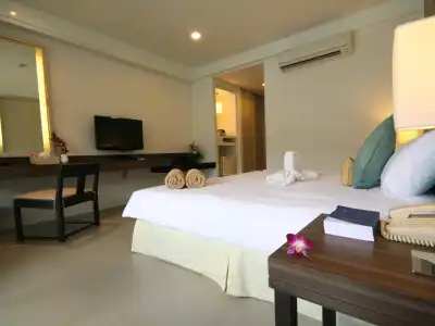 Sawaddi Patong Resort & Spa by Tolani - 29