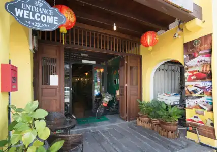 Lang Hoose - 17