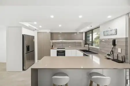 Gemini Court Holiday Apartments - 306
