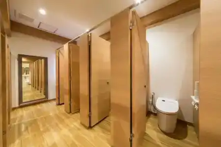 Shinjuku Kuyakusho-Mae Capsule - 6