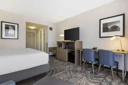 Best Western Plus Bayside Inn - 56