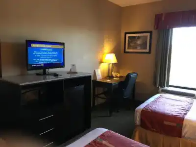 Days Inn & Suites by Wyndham Lakeland - 90
