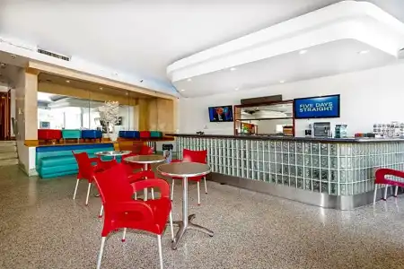 Ocean Beach Suites - 25