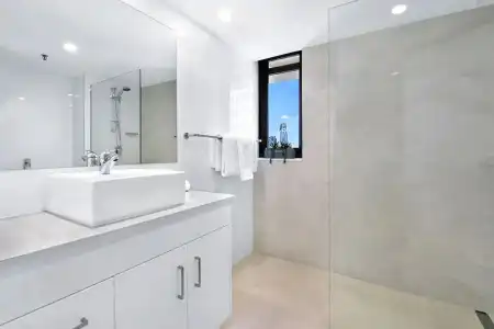 Surfers Century Oceanside Apartments - 228