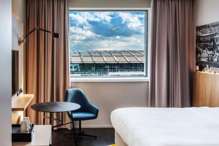 Courtyard by Marriott Prague Airport - 7