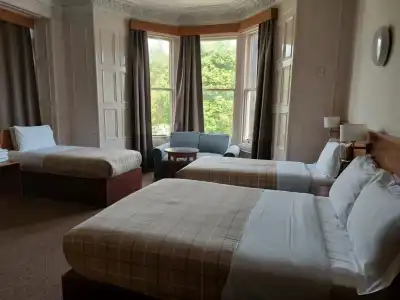 Edinburgh House - 36