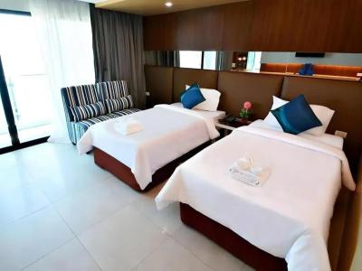 Capital O 1088 Golden Dragon Beach Resort - 4