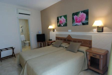 Puerta del Mar - Adults Recommended - 4