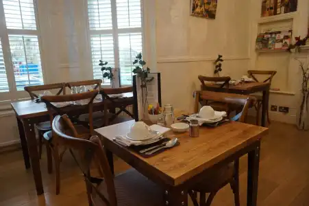 Lakeside Guest House - 14